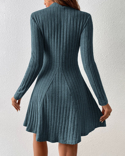 Lucy - Elegant ribbed dress with long sleeves